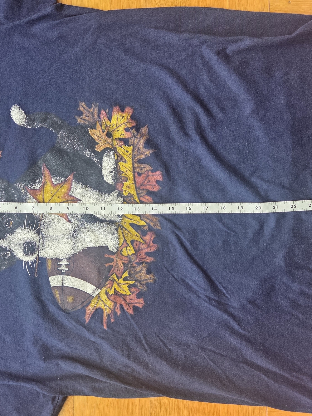 Vintage 90s Tshirt w/ Fall Football Dog Graphic XL EUC - Picture 4 of 8